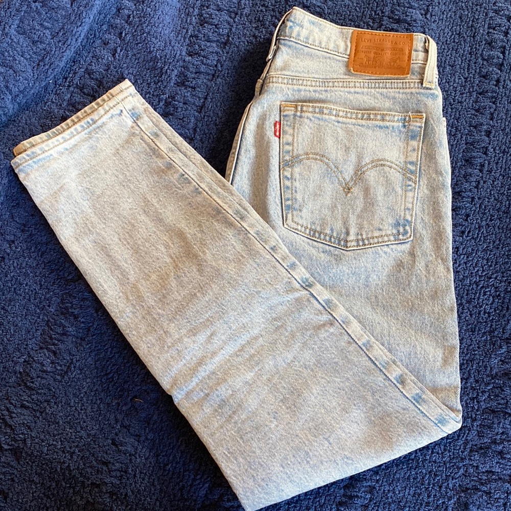 Levi’s wedgie jeans in light denim wash; size 26